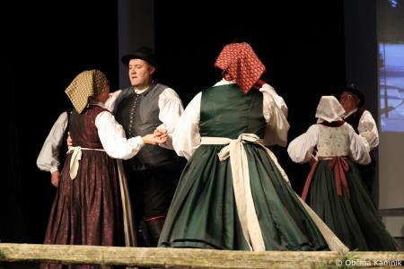 Ples in glasba izpod kamniških planin v izvedbi Folklorne skupine Kamnik in njihovih prijateljev  (31)